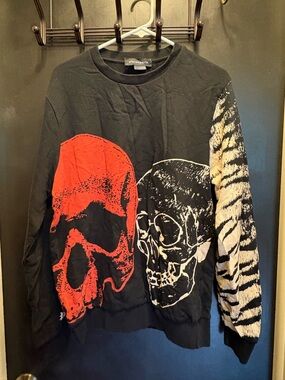 Eleven Paris Dual Skull Graphic Crew Neck Sweatshirt Shirt Large Zebra Sleeve